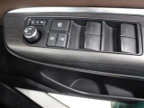 運転席からも操作可能な全席パワーウィンドウが装備されています。