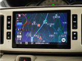 ダイハツ純正8インチスタンダードメモリーナビ(NSZN-X72D)&バックカメラが装備されているので、普段の使い勝手もロングドライブも快適です。