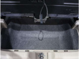 そこの深い大きな床下収納。普段から積んでおきたい物をしまっておけば荷室はいつもすっきりです♪