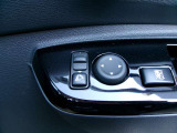 ドアミラーの鏡面の調節、格納は運転席からすべて操作できます!