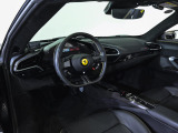 「ピッコロV12(小さなV12)」とも称される新開発の2.9L V6ターボエンジンに最新のモーター技術を掛け合わせることで、830cvという優れたシステム総合出力を実現しました。