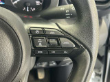 前方の車との車間を設定し、スピードを上げたり緩めたりを自動で行ってくれる追尾式の「レーダークルーズ」。上級装備の一つです!高級車にしかつかない嬉しい機能です。