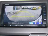 後退や車庫入れ時に安心のバックカメラ付き!夜間や雨天などの視界の悪いシーンでも視えて安心ですね♪