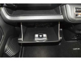 当店は全車『ロングラン保証』付!(1年間、距離無制限 HV車はHV保証付) 別途延長保証もご用意しております♪ ぜひ現車を確認にご来店ください