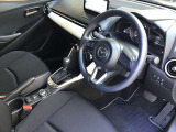 運転席廻りの画像です。操作性と安全面に考慮したつくりとなっています。
