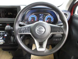 運転が楽しくなる明るく開放的な運転席まわりです。