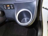 運転席にカップホルダーを装備しております。