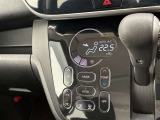 オートエアコンは温度を設定するだけで、自動で風量などを設定してくれます。運転しながら操作も必要ないので、安全性も向上します。