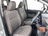 高いホールド性で運転姿勢が安定します。長距離ドライブでも疲れにくいのが魅力です。快適なドライビングライフをお送りください♪