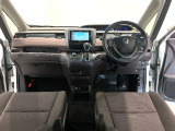 【前方視界】開放的な前方視界!運転がしやすく疲れにくいです♪窓が大きく、見通しがとっても良いおクルマですよ♪