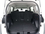 3列目が無い5人乗りのシエンタです、広々としたラゲージスペースを備えています。大きなものや長さのある荷物もしっかりと積み込めます。