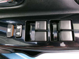 運転席側のパワーウィンドウスイッチです。全ての窓の開閉操作ができます。