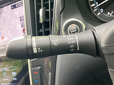 ワイパーの作動モードがレバーに表示され、必要な設定を確認しやすい仕様です。運転席から手元で操作できるため、天候の変化に応じて調整しやすく、日常使いに便利です。