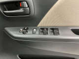 【運転席ドアスイッチ回り】パワーウィンドー[ロック機構]・電動格納式リモコンドアミラースイッチがまとまっているので操作しやすいです。