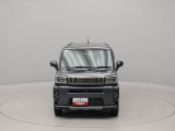 ボンネットフードの左右前端が見やすく車両感覚がつかみやすいので、狭い道でも安心して運転できます。