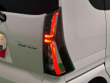 精悍なカスタム専用デザインのLEDリヤコンビネーションランプ(LEDストップランプ)で省電力・長寿命化を実現。