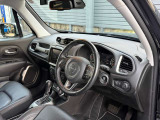 ステアリングを握ればJeepワールドが目の前に広がります!