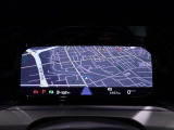 【トラベルアシスト】車間距離と車速を設定するだけで前車に追従。アクセルやブレーキ、ハンドル操作もサポートしてくれるので長距離運転もラクラクです。