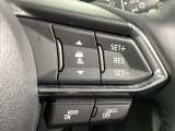 MRCC(マツダレーダークルーズコントロール)は先行車との車間を維持しながら追従走行を行い、長距離でのドライバー負担を軽減させてくれます。