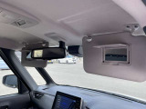 運転席と助手席にはバニティーミラーが装備されております。