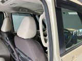 小さなお子様やご年配の方の乗車の際に乗り込みサポートのグリップがついてます。