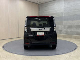 リヤ、後ろから見るとまた車の印象が変わってきますね☆☆