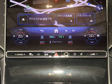 運転席・助手席で独立して温度設定が可能。室温や外気温の変化に応じて、設定に合わせた温度と風量を自動的に調整します。ブロアモーターの小型・軽量化によって、エネルギー効率も向上しています。