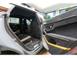 Seats in full Alcantara with Performante trim