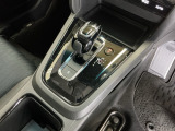 シンプルでスマートなセレクトレバーです