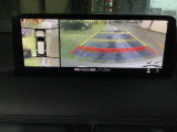 360&deg;ビューモニターでは前後左右4つのカメラ映像をさまざまな走行状況に応じて切り替えてセンターディスプレイに表示することで、駐車時や狭い道でのすれ違い時、見通しの悪い交差点進入時でも安心感を高めます
