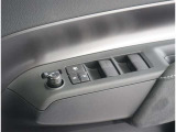 ここ最近のお車には、標準装備になって来ていますパワーウィンドウ付いています♪お子様のいたずらを防止してくれるロックも付いていてとても便利ですよね(^^)