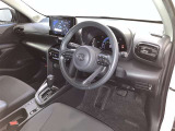 運転席周りのレイアウトをご覧ください。ナビゲーションが綺麗に装着されすっきり収まってますね!