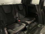 全ての席が主役席なのは、メルセデスならではの特徴です。快適なドライビングが、リラックスした車内空間を作りだします。