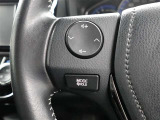 ステアリングスイッチ付き。手を離さずにさまざまな操作が可能です。