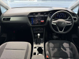 ボタンも少なくスッキリとした車内デザインです。