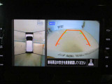 ■アラウンドビューモニター搭載。車体を4方向のカメラで「上から見下ろしたような映像」を映します。車庫入れが苦手な方も映像サポートでラクラク駐車できます。