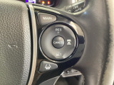 ハンドルにHondaセンシング系のクルーズコントロールやレーンキープアシストなどの操作スイッチが装備されています。ハンドルから手を離さず安全に操作できます。