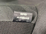 車両側方からの衝撃を緩和するSRSサイドエアバッグ(運転席/助手席)に加えて,SRSカーテンシールドエアバックも標準装備