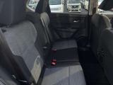 ★リアシート★昔に比べて足元がゆったり広くなりました。運転席だけではなく、すべての席に座ってみて下さい。同乗者様もきっと喜ばれると思います。