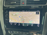 タッチスクリーンを採用。従来のナビゲーションシステムの域を超える、車両を総合的に管理するインフォテイメントシステムです。