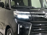 LEDヘッドライトです。デザイン性がよくとても明るいので、夜間の走行や悪天候でも安心です。しかも長寿命!