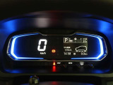 とっても見やすいメーターです。夜間時はラグジュアリーな気分にさせてくれる照明が魅力ですので、夜のドライブも楽しみになりますよ♪