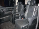 ゆとりある広々とした車内空間は、ドライブを始め買い物やレジャーなど、幅広く活躍します。一人でもみんなとでもお出かけを楽しみましょう!