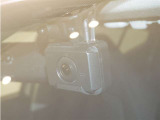【ドラレコ前】今では車の必需品です。運転中の映像や音声を記録して残します。事故などが起きた場合の証拠になるので、もしもの時に役立ちます。(後方用カメラ有)