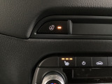 運転席、助手席には3段階で温度調節が可能なシートヒーターを装備しております。ステアリングヒーターはハンドルをじんわりと温めます♪寒い朝でも快適に運転できますよ♪