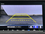 カラービジョンとガイド線で見やすい視点切替式のバックモニター。