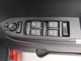 パワーウィンドゥ 運転席ドアスイッチ照明付です。電動格納ミラーも手元でワンモーションで可能です。