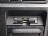 ETC車載器は、ビルトインタイプですっきり収納され、見た目も使い勝手も満足のアイテムです。