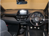 オシャレなインテリアで運転する気分も盛り上がりますよね^^