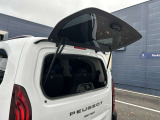 スペースが小さい車庫でも荷物の出し入れに便利なリアオープニングガラスハッチ